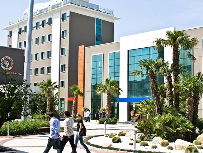 Yaşar Üniversitesi