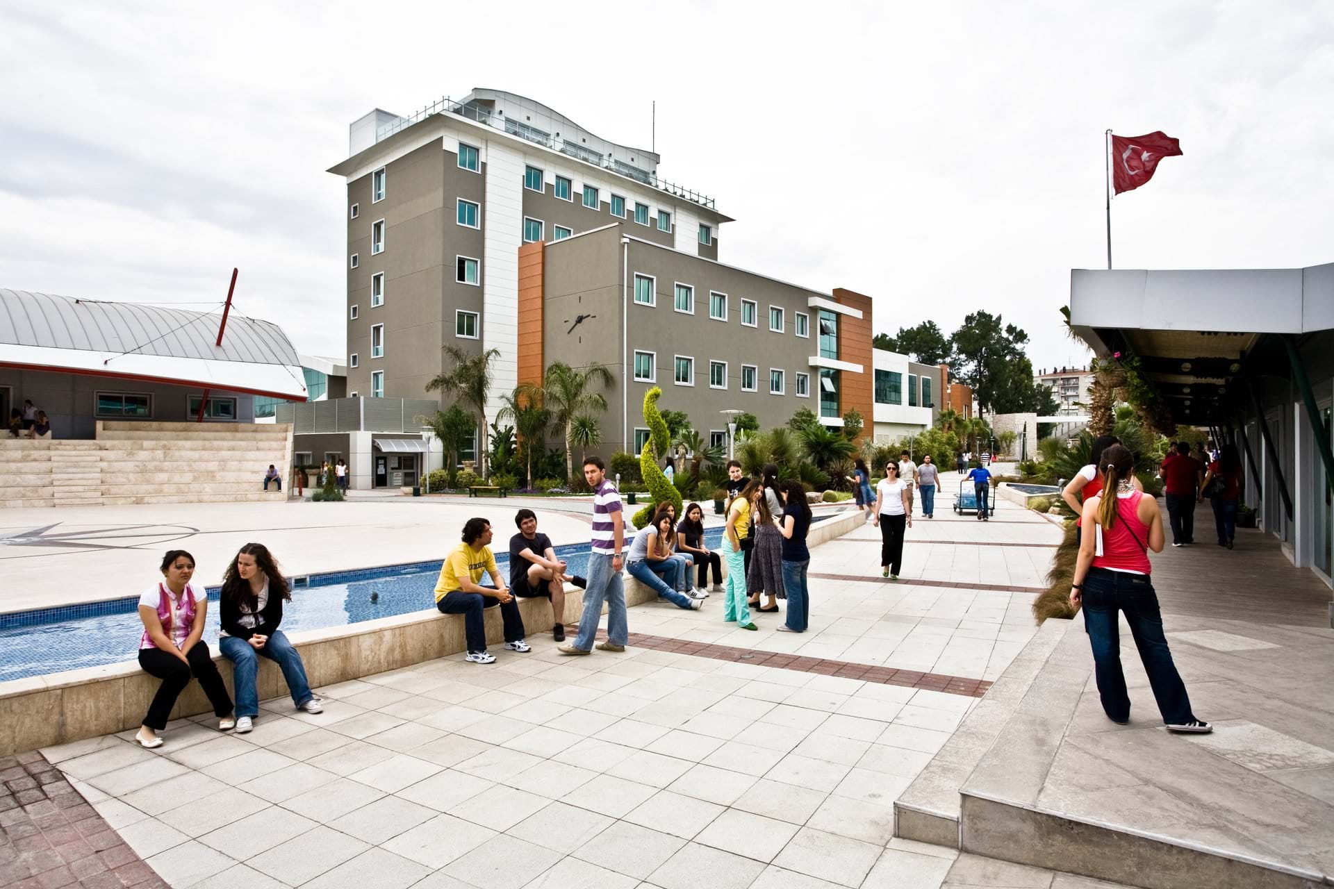 Yaşar Üniversitesi 006